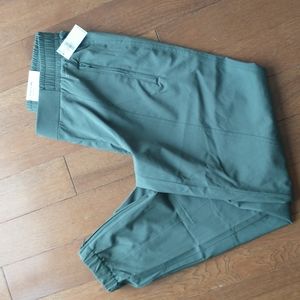 NWT Old Navy Mid-rise Jogger